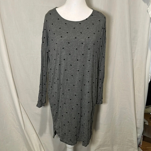 medium Grey & black heart print Isaac Mizrahi Sleepwear long sleeve nightgown - Picture 1 of 3